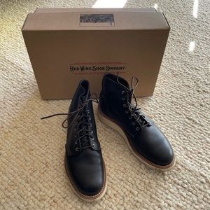 Red Wing heritage 6 inch round boots